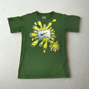 Nike T-Shirt  Boys Medium (10-12) Green Graphic Splash Print Short Sleeve Cotton